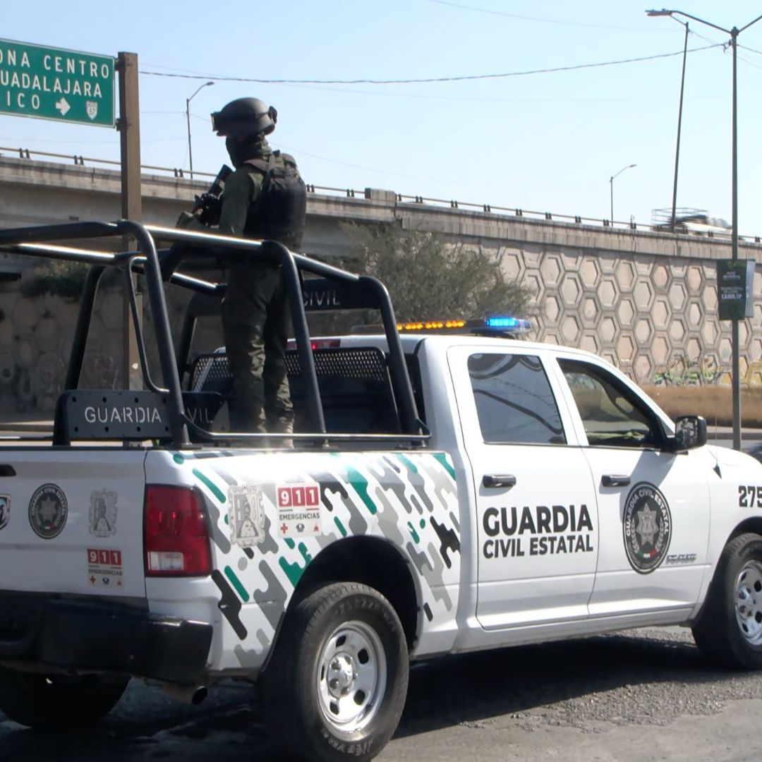 Rescatan a Hombre Emplayado a un Poste en Ciudad Valles